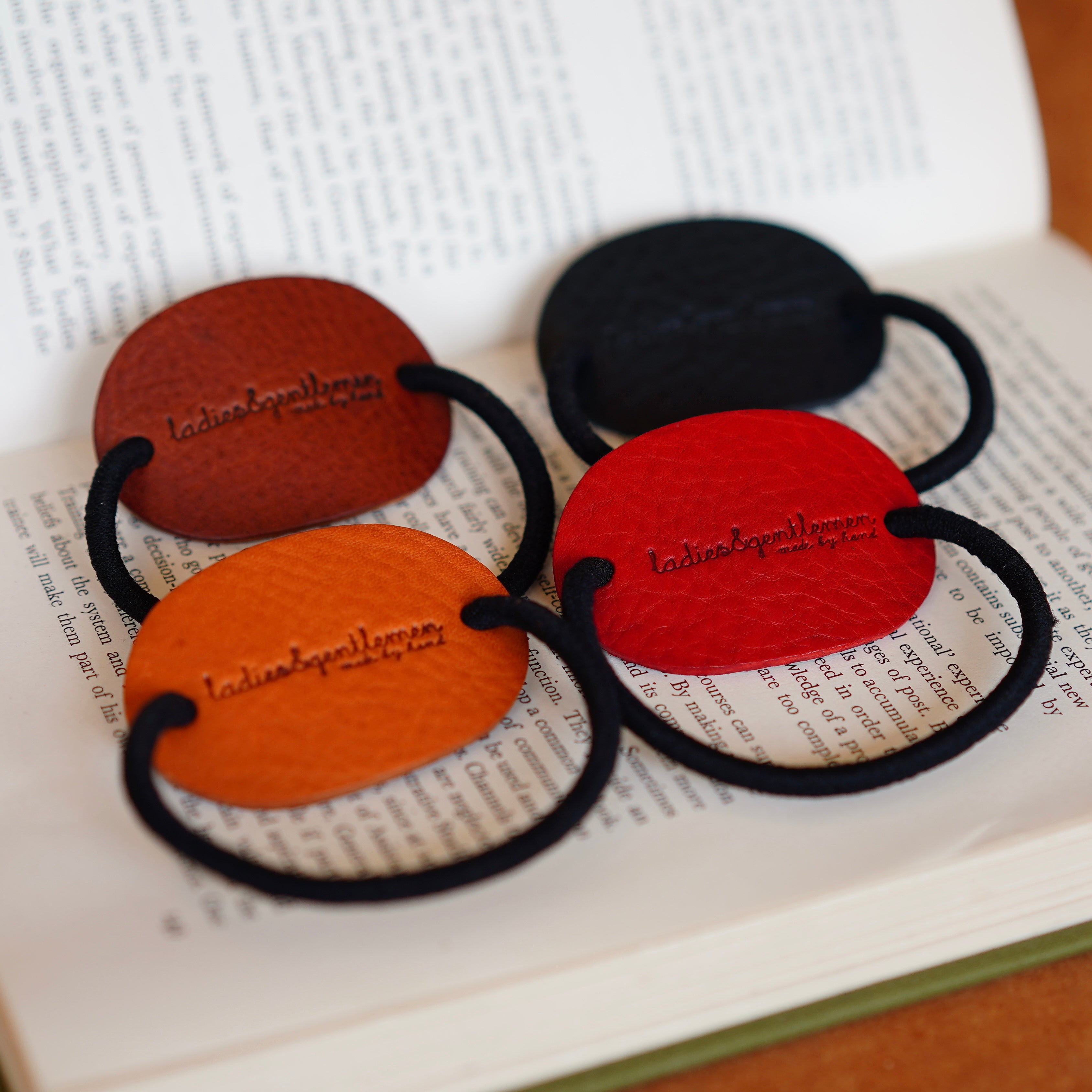 ヘアゴム ヘアアクセサリー 可愛い ポニーフック 革 レザー レディ